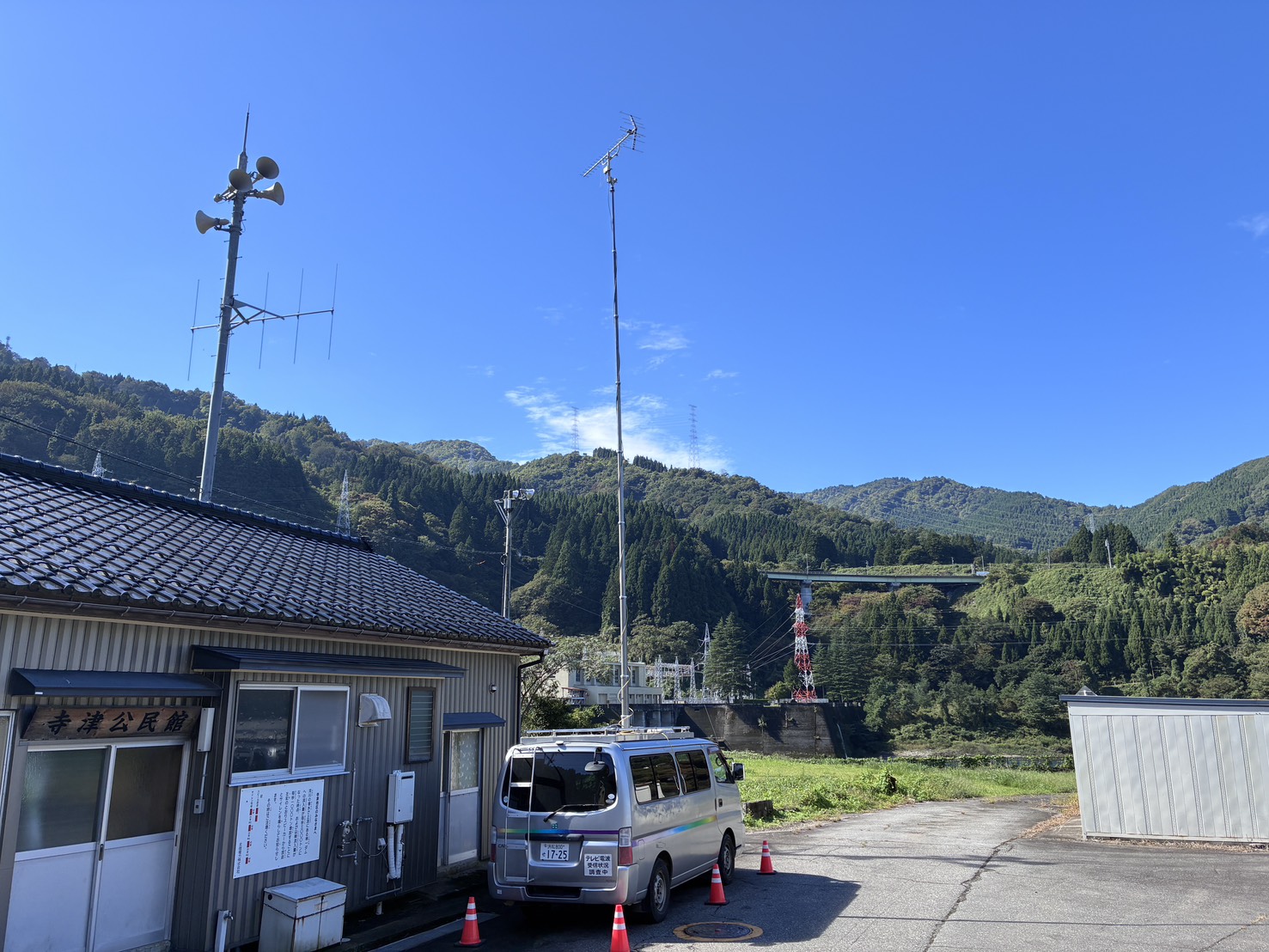 富山県・細入テレビ中継局にて受信電界調査を実施しました。